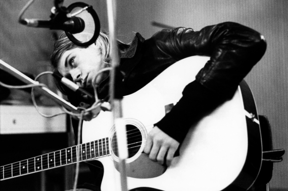 Постер (плакат) Курт Кобейн с гитарой черно-белое