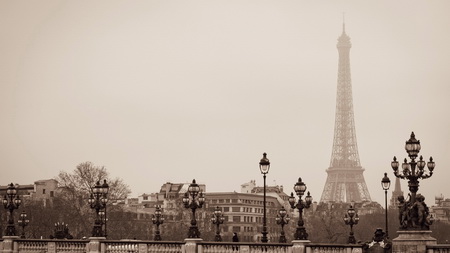 Постер (плакат) Париж, утренний туман