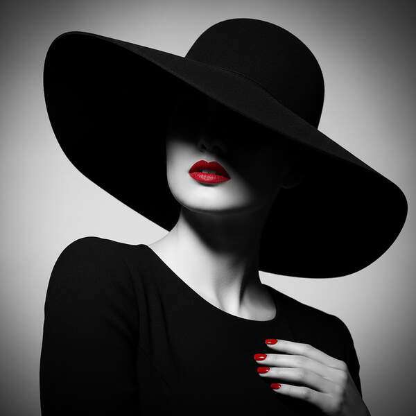 Постер Дама, чб постер с красными деталями