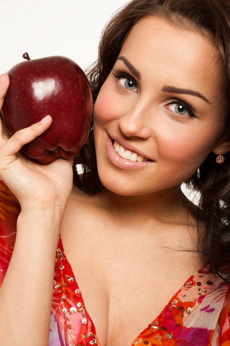 Постер (плакат) Девушка с яблоком