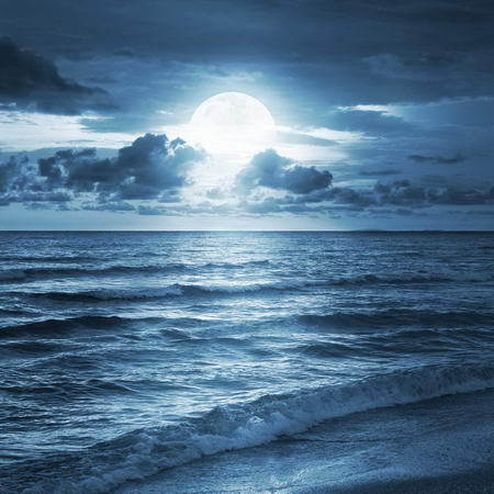 Постер (плакат) Луна над морем
