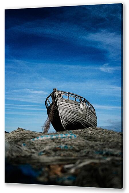 Постер (плакат) - Старая лодка на фоне неба