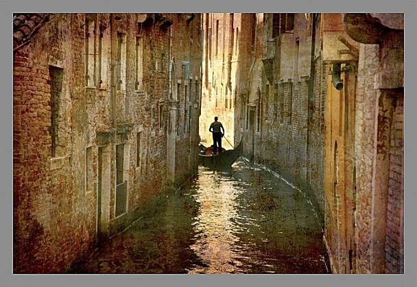 Картина - В узком канале Венеции