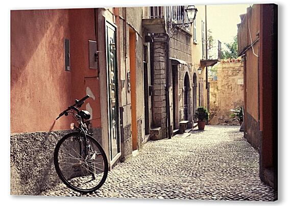Постер (плакат) - Велосипед на улочке города Белладжио