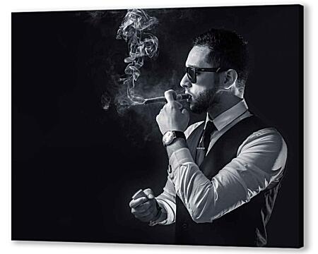 Картина маслом - Курящий сигару мужчина в черно-белой палитре