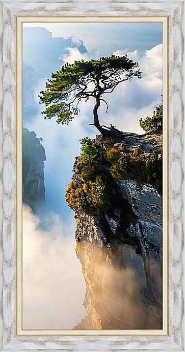 Картина - Крутой берег с деревом