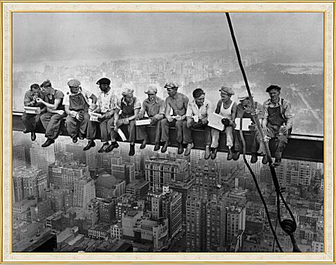 Картина - Рабочие на балке, Обед над Манхеттеном. Строительство Эмпайр стейт билдинг