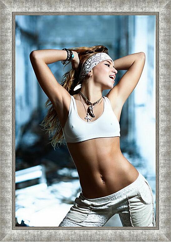 Картина - Танцовщица в белом топе