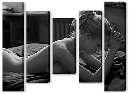 Модульная картина - Девушка в постели
