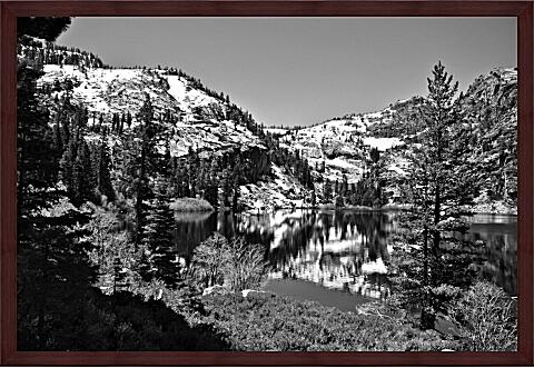 Картина - Озеро горы черно-белое фото