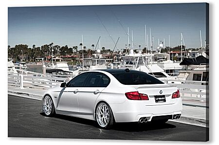 Постер (плакат) - Белый БМВ 5й серии (BMW 5 series)