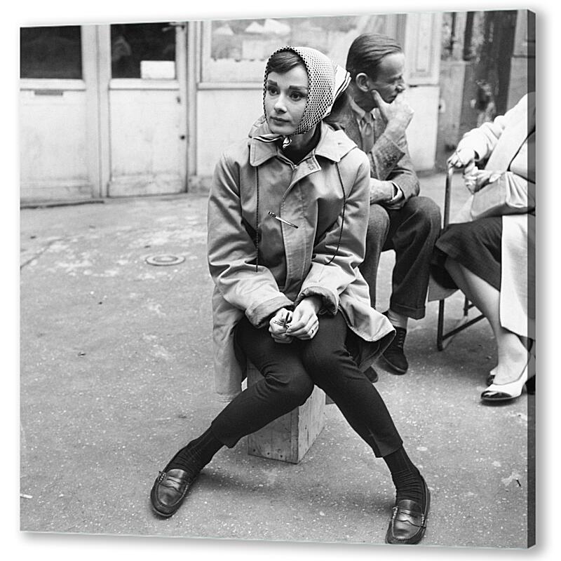 Постер Audrey Hepburn Loafers артикул 01-120