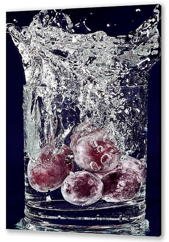 Постер (плакат) Красный виноград и всплеск воды
 артикул 38184