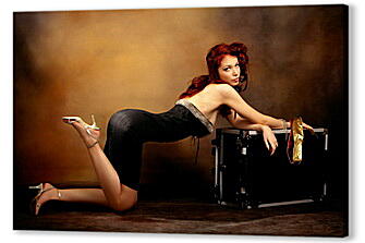 Постер (плакат) - Рыжая девушка на чемодане

